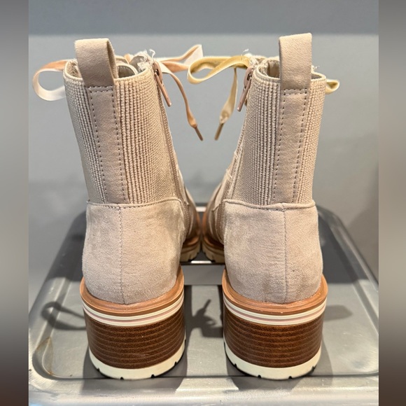 Crown Vintage Beige Lace-Up Ankle Boots - Women’s Size 7.5 - Picture 3 of 6